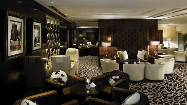 Bar 44