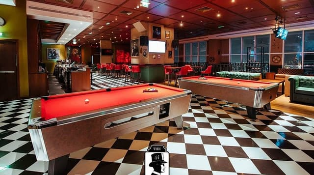 Bar 44