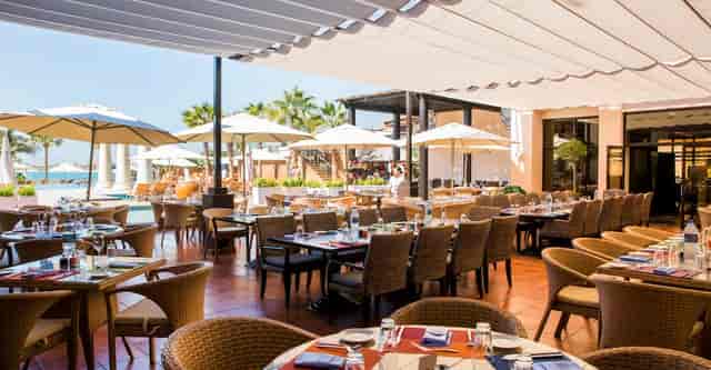Crescendo terrace, Anantara Dubai: waterfront corporate incentive lunch and breakout venue.