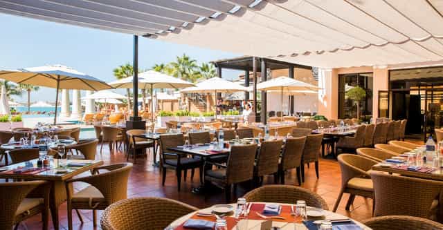 Crescendo terrace, Anantara Dubai: waterfront corporate incentive lunch and breakout venue.