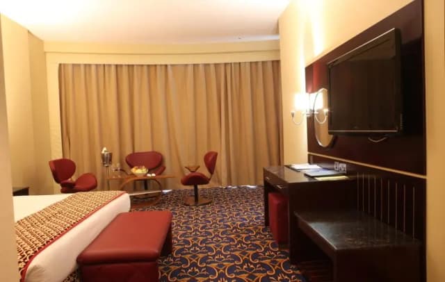 Rooms & Suites