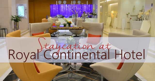 Modern hotel lounge with high-back seating for networking and professional corporate events.