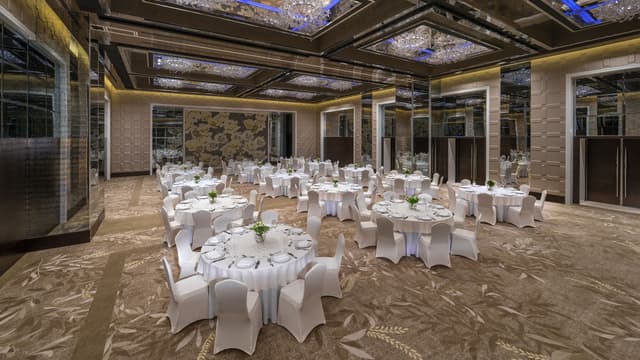Hyatt Regency Dubai Hotel