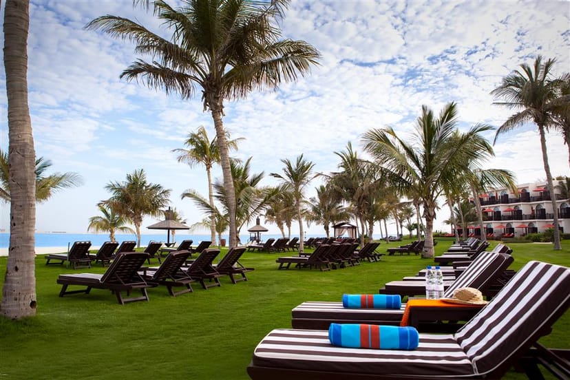 Garden breakout area at JA Palm Tree Court for corporate incentive retreats and networking.