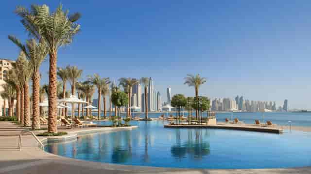 Fairmont The Palm Courtyard: Luxury waterfront incentive travel venue with skyline backdrop.