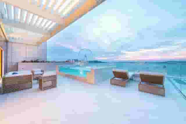 Pool Party Room Sea View