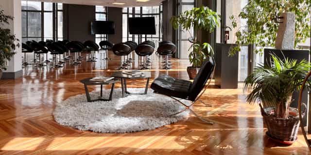 Versatile GRAN VIA HUB27 event space, theater-style layout, premium corporate conference venue.