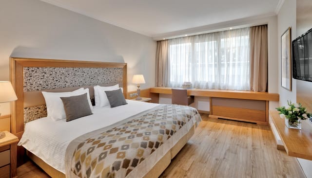 Vergina guest room with workspace for corporate events and business meetings at Divani Caravel.