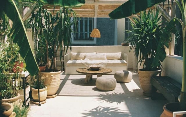 Bohemian lounge at Suites in Shila Athens for high-end VIP networking and small-group brainstorming.