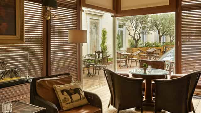 cigar lounge