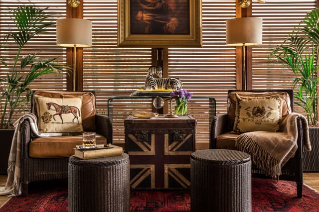 cigar lounge