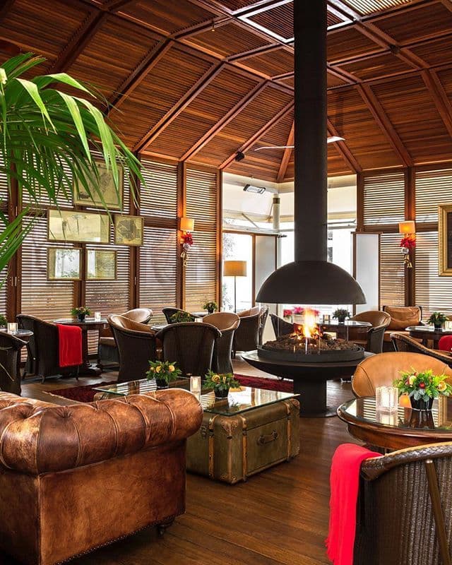 cigar lounge