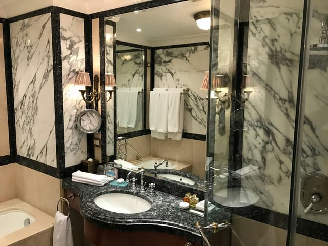 Hotel Grande Bretagne +2 more