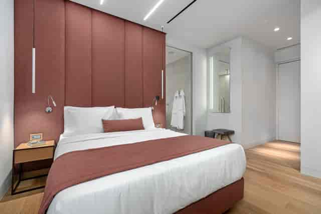 Gaia Accessible Room: Modern hotel suite for executive business travel and conference stays.