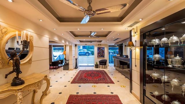 Boutique hotel meeting room, intimate VIP event space for exclusive corporate gatherings.