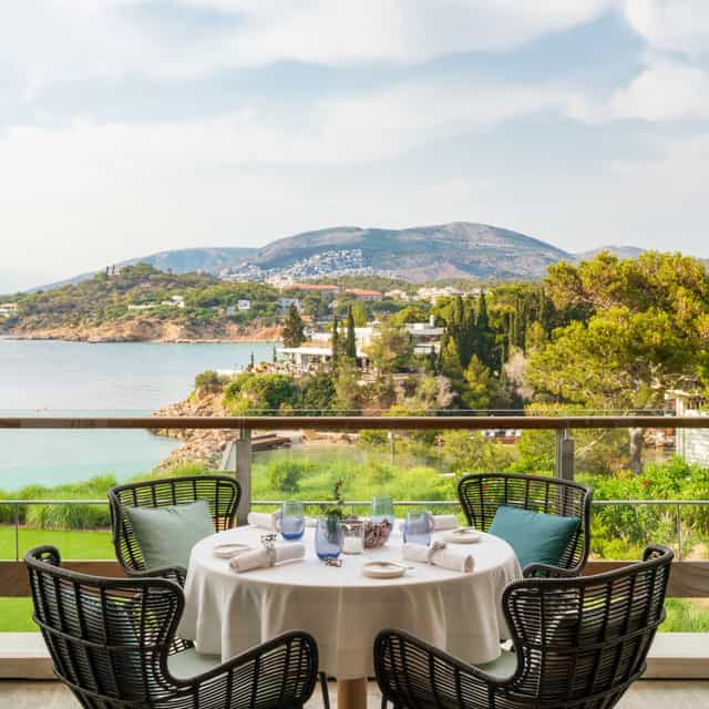 Luxury outdoor dining at Four Seasons Astir Palace, ideal for corporate incentive retreats.