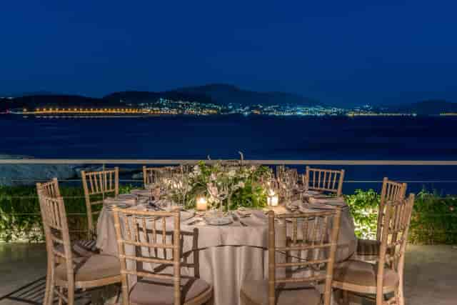 C LOUNGE - Island ?rt & ?aste