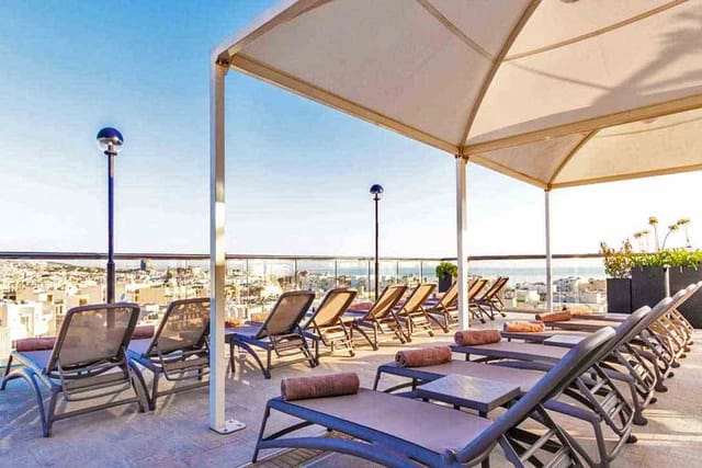 It-Terazzin pool deck rooftop venue with sunset views for corporate networking and events.