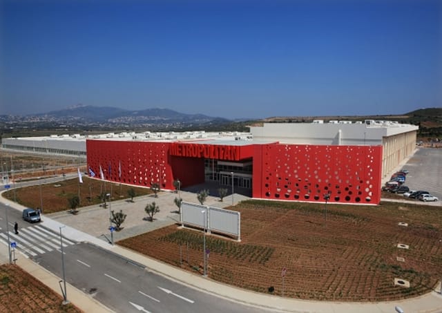 Modern Metropolitan Expo exhibition hall for large-scale trade shows and industrial conventions.