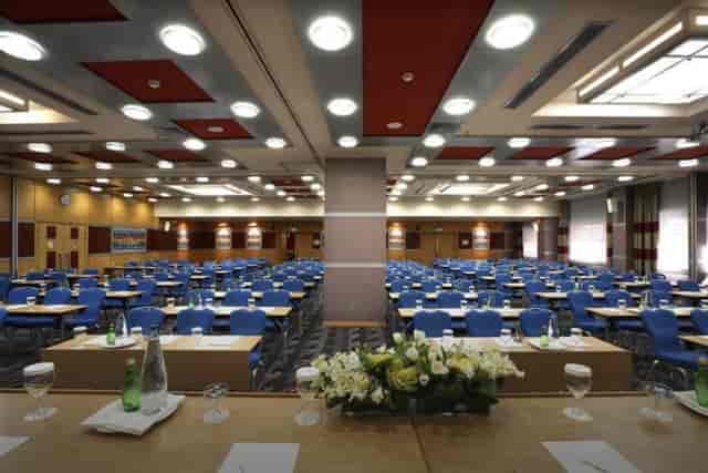 Modern classroom-style meeting room at Spaces Green Plaza for productive plenary sessions.