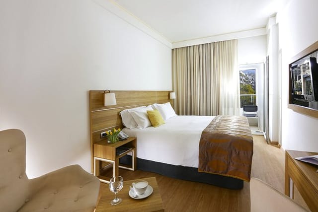 Syrene II hotel room with minimalist decor for business conferences and corporate events.
