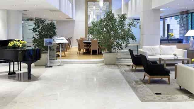 Sapfo Golden Age Hotel lobby with grand piano, ideal for executive meetings and corporate events.