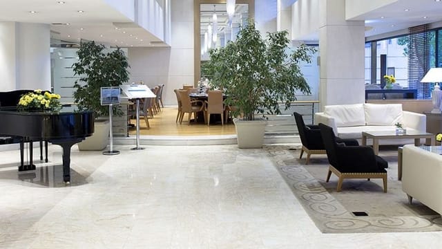 Sapfo Golden Age Hotel lobby with grand piano, ideal for executive meetings and corporate events.