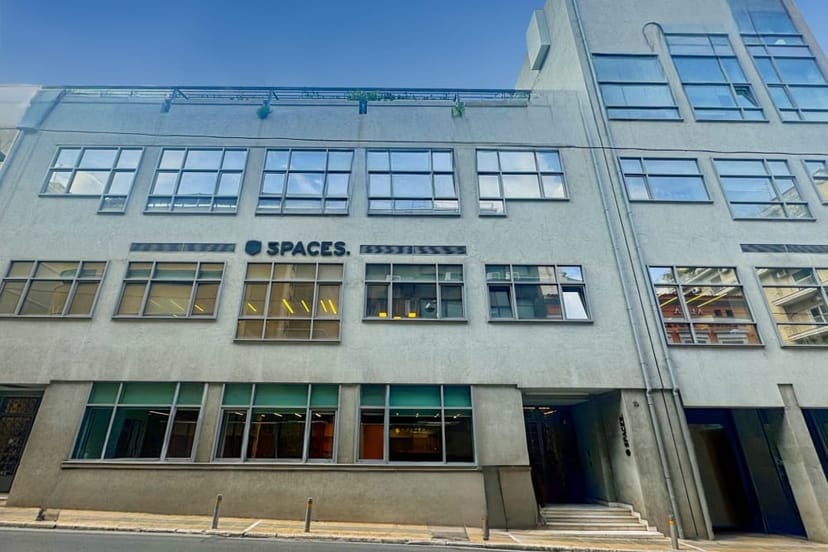 Modern coworking space with sleek urban design for professional meeting and team collaboration.
