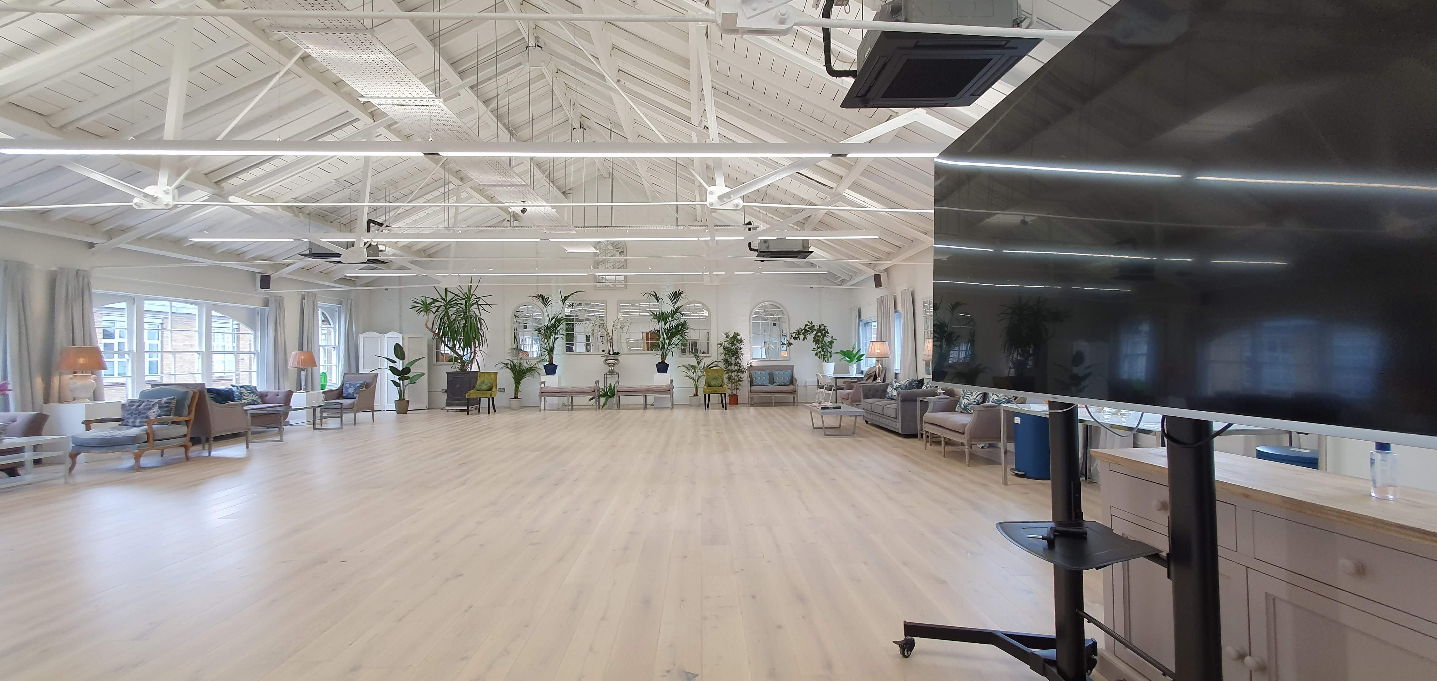 Spacious event venue with high ceilings, ideal for meetings and gatherings in Lumiere Underwood. - Banner