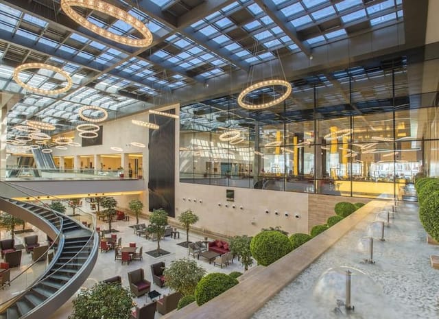 Siwar Hall atrium: Modern event space for upscale networking and corporate cocktail receptions.