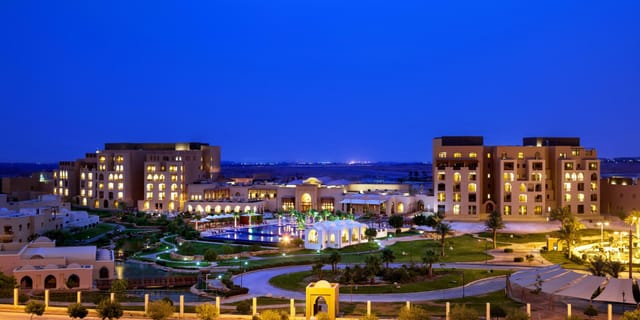 Buraidah Hall at InterContinental Riyadh: luxury corporate retreat venue for evening networking.