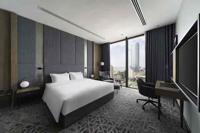 Grand Sedra Ballroom ergonomic workspace, Riyadh luxury business meeting venue.