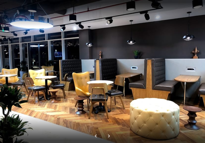 Modern breakout meeting room in Roshn Business Front for professional networking and collaboration.