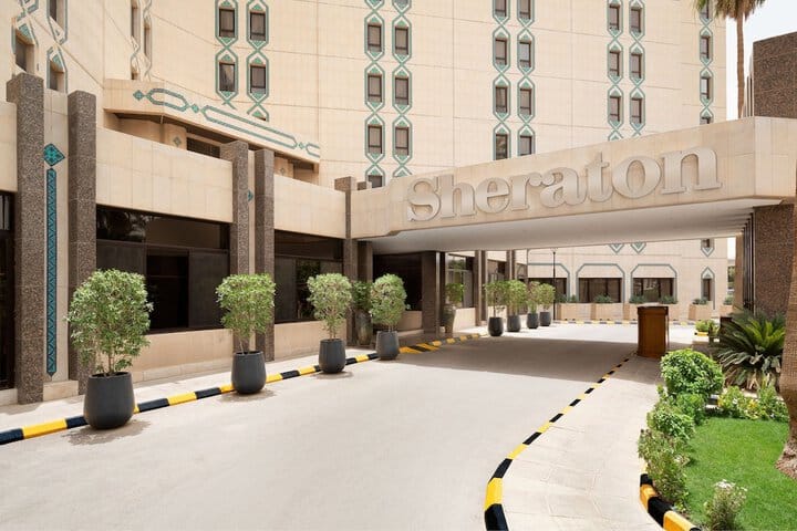 Sheraton Riyadh meeting rooms: spacious drop-off zone for corporate event logistics.