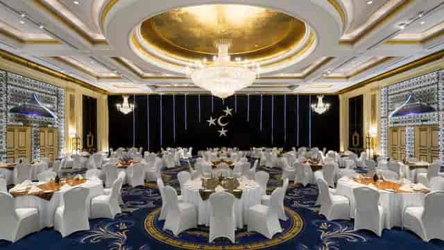 Luxury pillar-less ballroom at Radisson Blu Riyadh, ideal for corporate galas and awards events.
