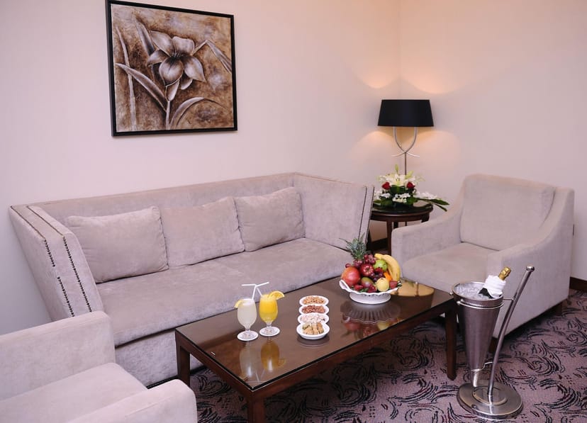 Executive Suite at Qaser Al Hamra: VIP lounge with refreshments for luxury business meetings.