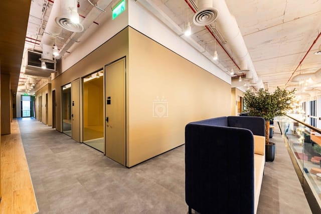 Modern breakout area in OD Plaza I with private focus pods for corporate networking events.