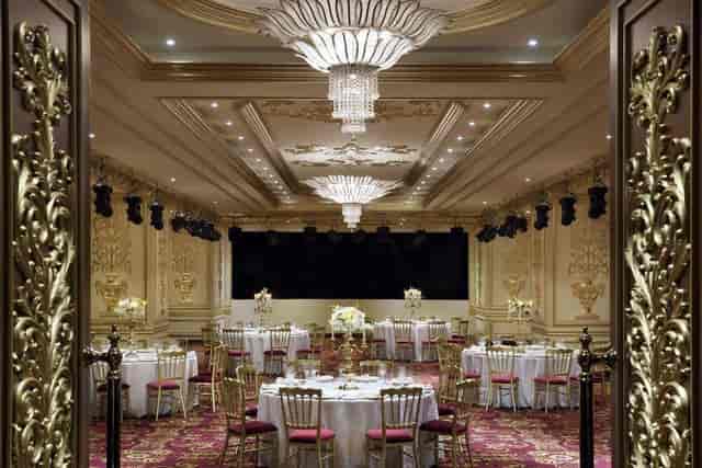 Shams Ballroom at Mövenpick Jeddah: Luxury gala and wedding venue with grand crystal chandeliers.