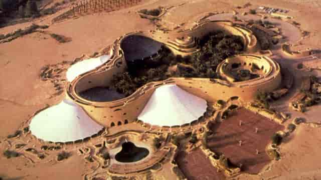 Tuwaiq Palace Main Lounge: Exclusive desert executive retreat venue for corporate incentive events.