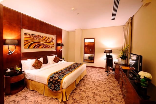 Upscale hotel room with workspace at Al-Mukhtar Al Hamra, ideal for business travel and VIP events.