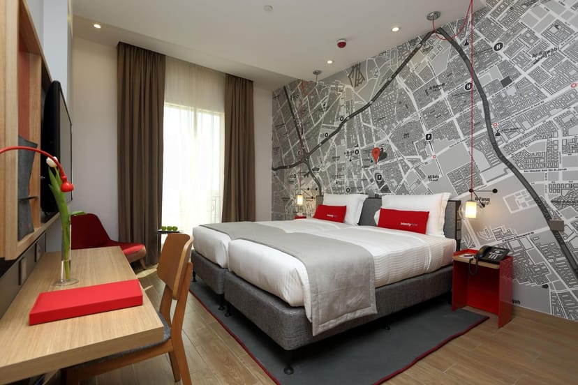 Modern IntercityHotel Riyadh meeting room with workstation, ideal for business conferences.