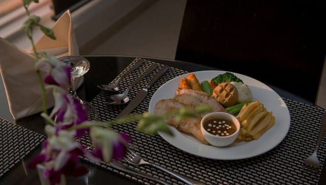 Executive Hotel Al Azizia banquet entree: polished corporate luncheon and VIP dinner plating.
