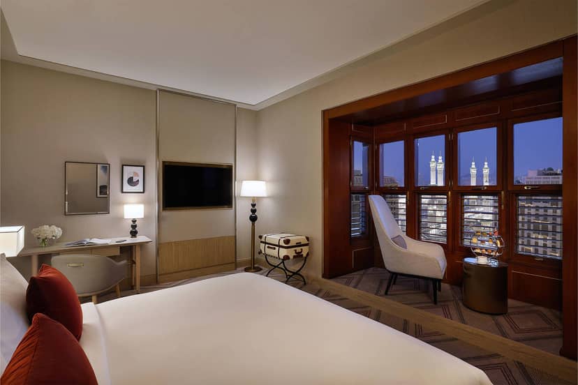 VIP executive guest room at Huwang Jumeirah Makkah with desk for business travel and event stays.