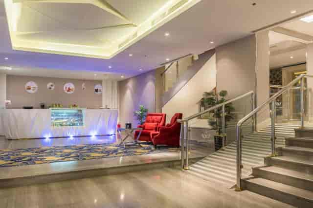 Al Takhasussi Hall lobby with reception area, ideal for corporate event check-ins and networking.