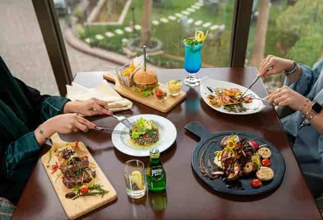 Granada restaurant lunch service for VIP business meetings and executive networking in Riyadh.