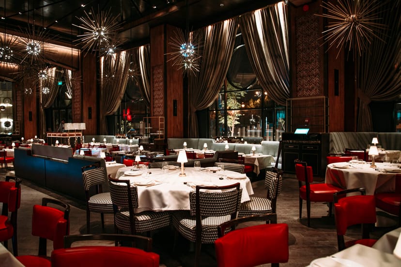 Upscale Riyadh private event venue with starburst lighting for gala dinners and networking.