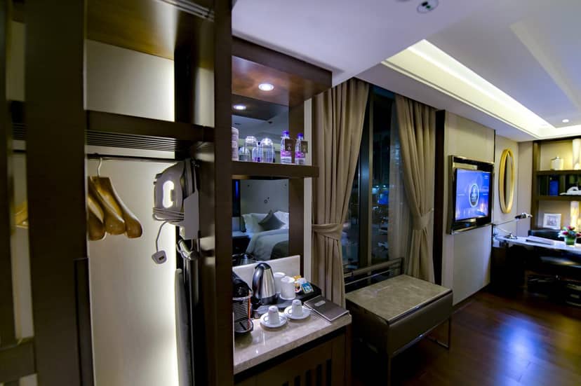 Braira Al Olaya guest room with workspace for business travel and event accommodation.