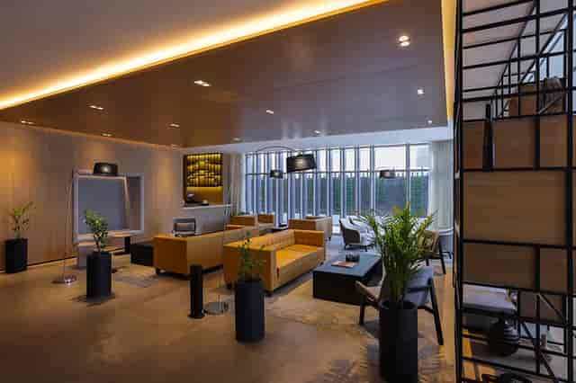 Modern meeting room at Radisson Riyadh, ideal for events and networking.
