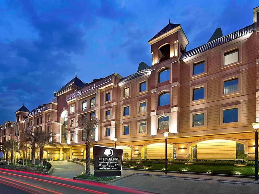 Sophisticated DoubleTree meeting room in Riyadh, ideal for corporate events and conferences.