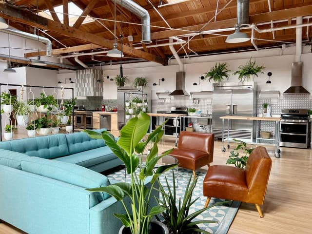 THE HUB